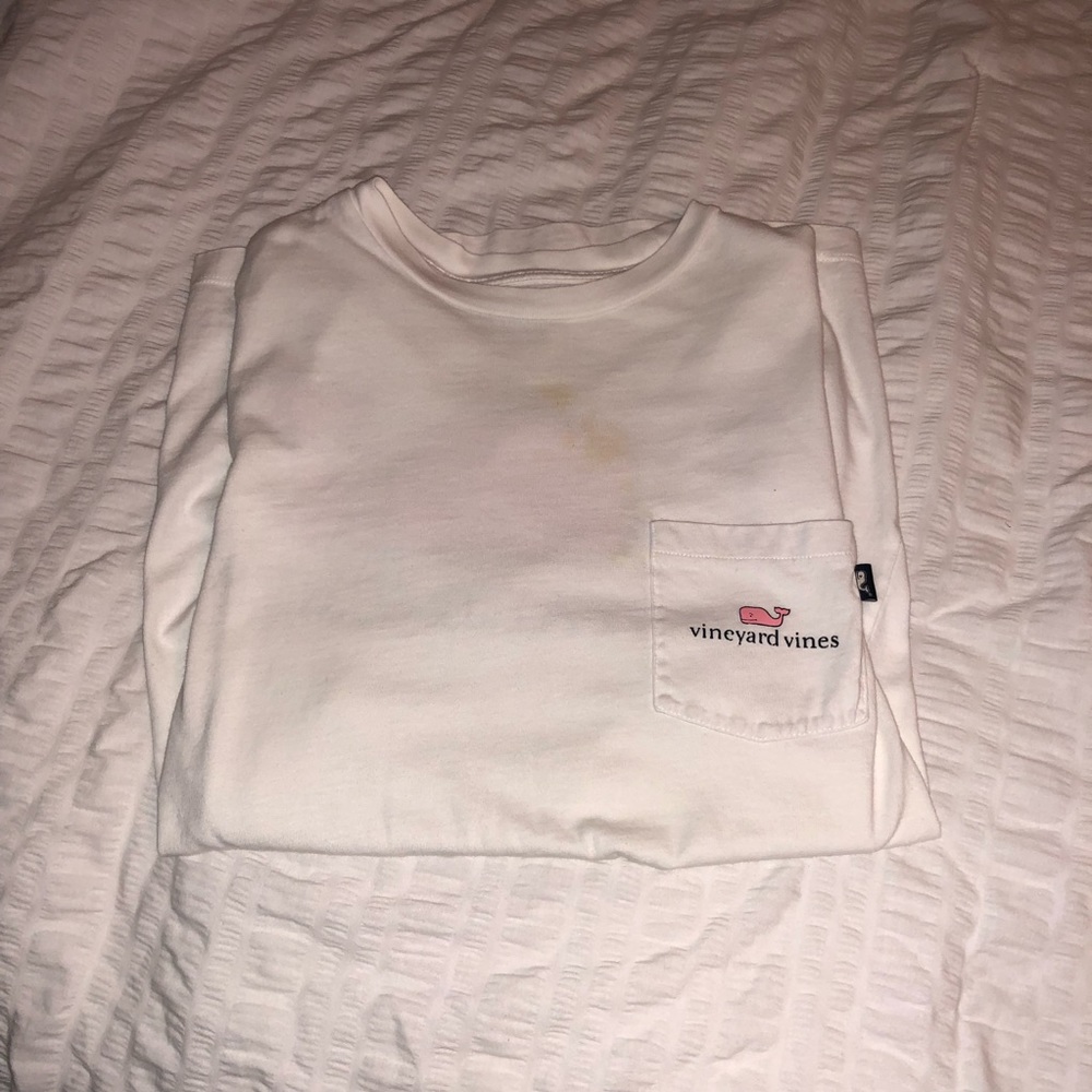 Vineyard vines t shirt